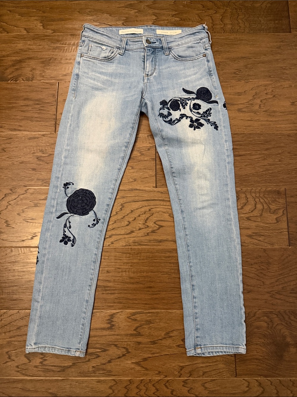Anthropologie Pilcro and the Letterpress Hyphen Navy Embroidered Jeans 25